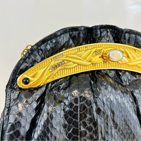 Vintage leather clutch with gold chain - Picture 5 of 9